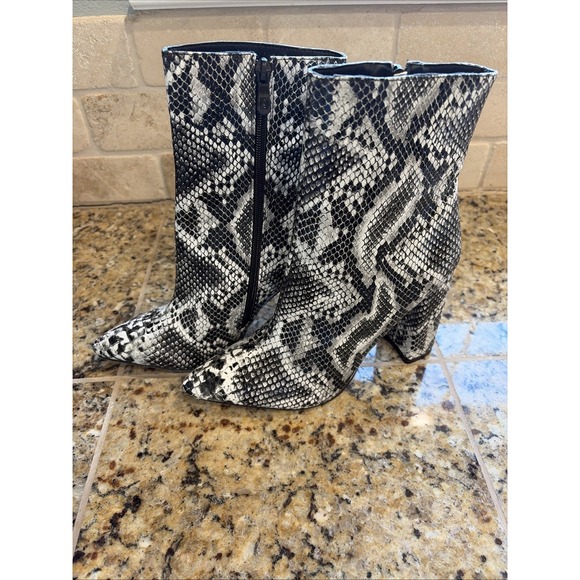 PrettyLittleThing Black Snake High Point Ankle Boot Block Heel Shoes Womens 7 - Picture 2 of 15